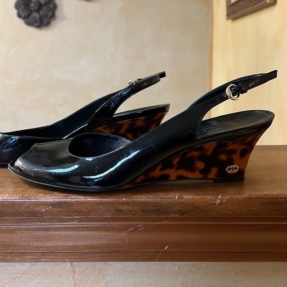 EUC Gucci Patent Leather Peep Toe Tortoise Wedge Sandal - Picture 2 of 10